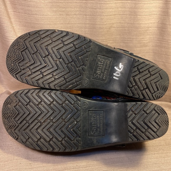 Sanita flower motif clogs in GUC - Picture 9 of 16